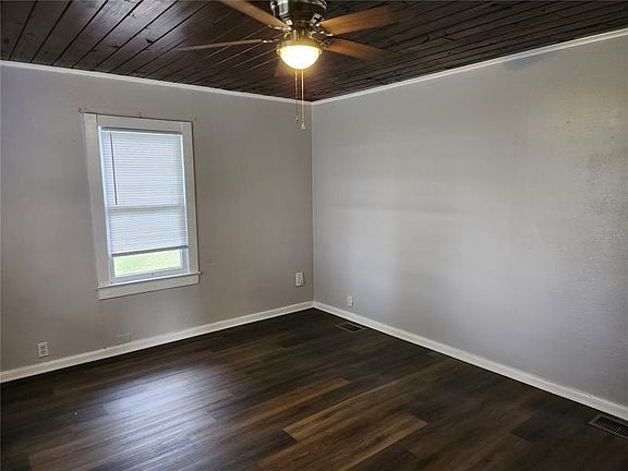 5th image of 2303 W Lowry Ave