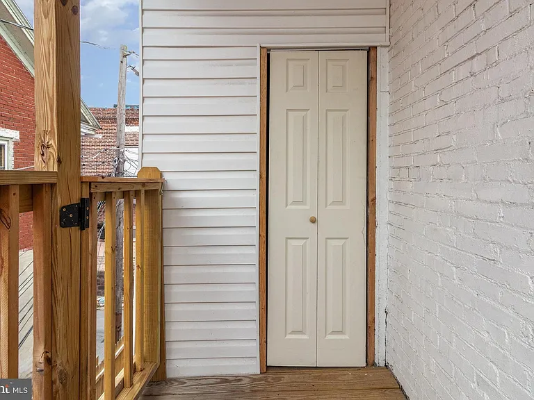 1353 Howard St — Photo 11