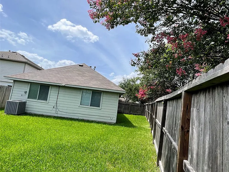 4010 Bealey Ln — Photo 24