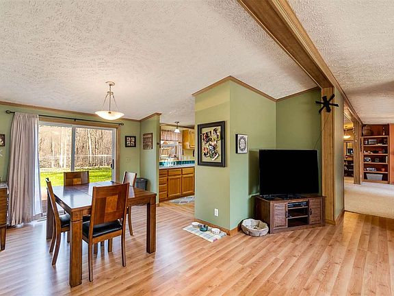 5th image of 3065 Lazarowicz St