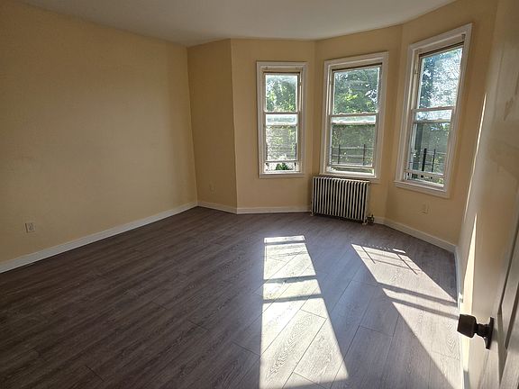 4th image of 43 Currans Ln APT 3R