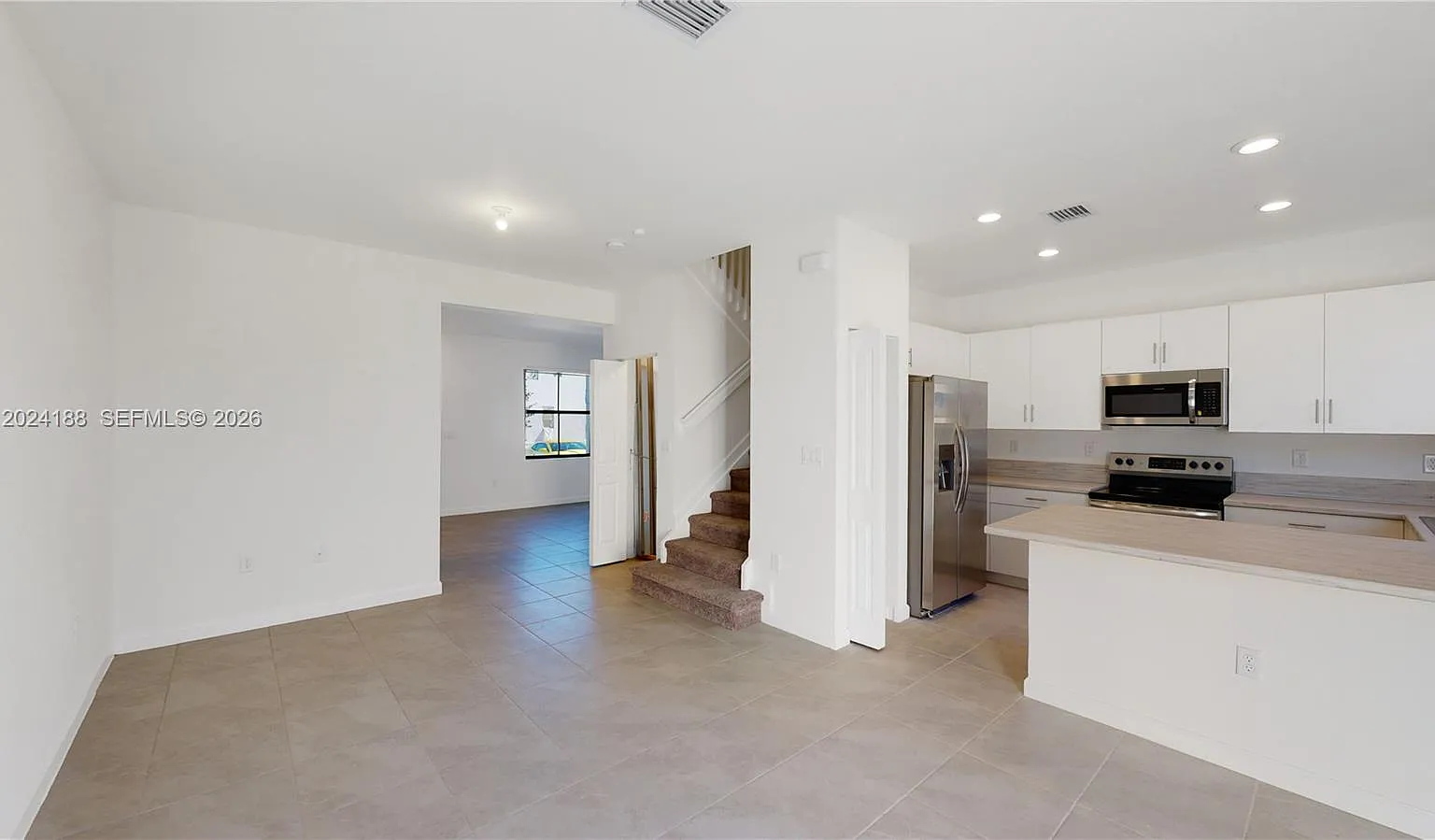 3 bed, 2.5 bath, 1660 sqft, $2,625 — Photo 4
