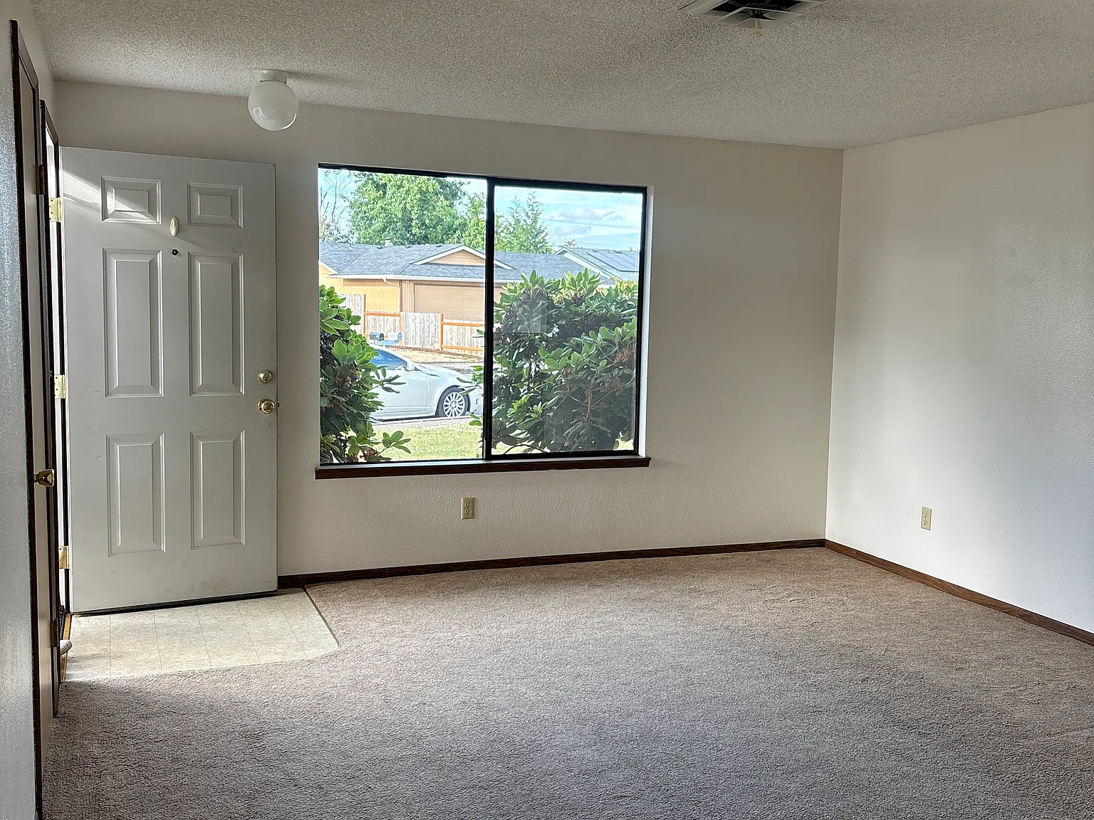 2 bed, 918 sqft, $1,900 — Photo 3