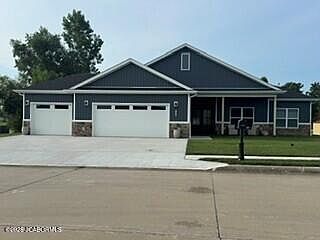 1st image of 2425 Kirk Dr