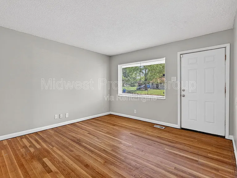 257 Glen Garry Rd — Photo 2