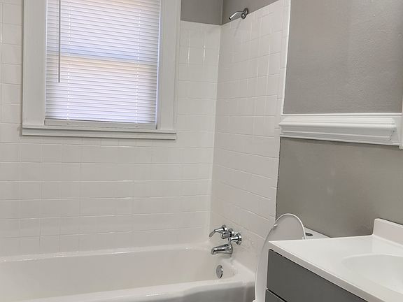 2nd image of 2252 King St NE
