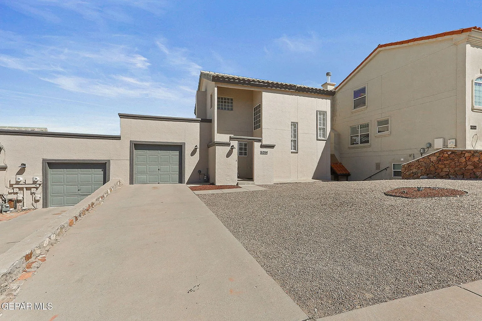 2 bed, 2.5 bath, 1472 sqft, $1,650 — Photo 1