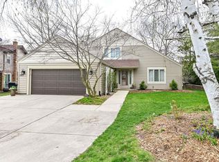 1957 River Park Ct, Wauwatosa, WI 53226