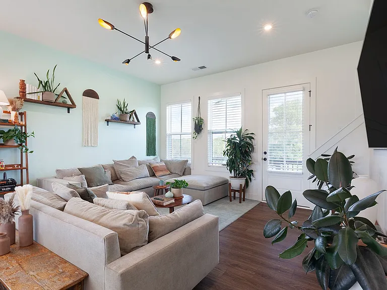 1210 Zebrawood Ct SE — Photo 10