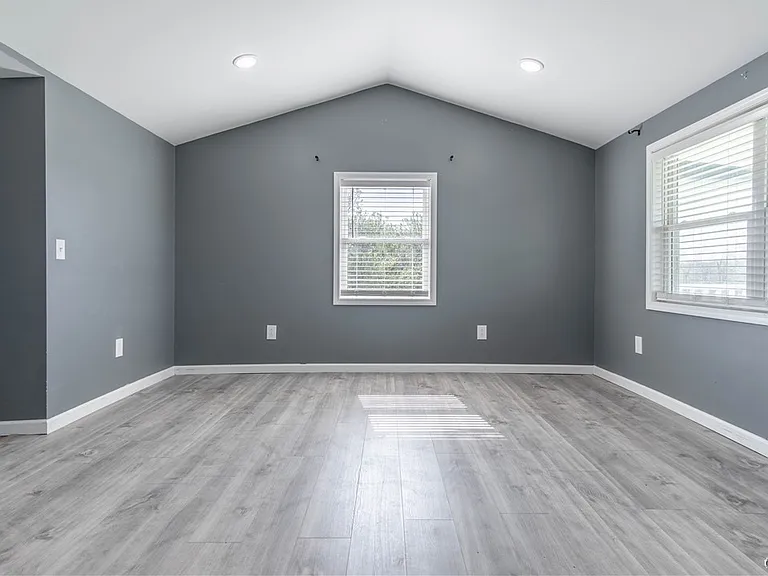 14530 Dodge Ave — Photo 18