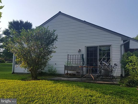 3rd image of 33 Stonewyck Hill Rd