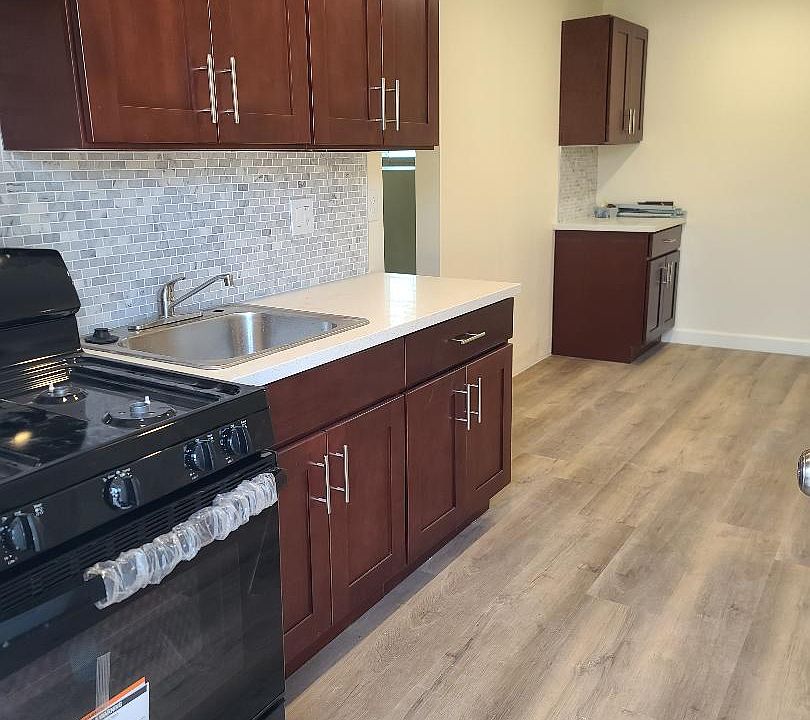 1st image of 876 Clark Ave