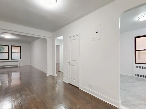 221 East 18th Street 1E image 2 of 6