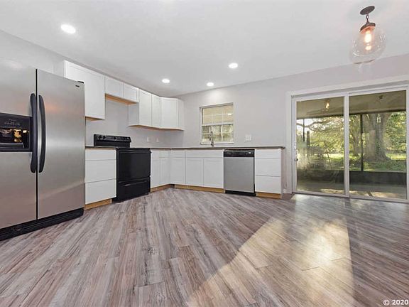 4th image of 5590 NE 167th Ct