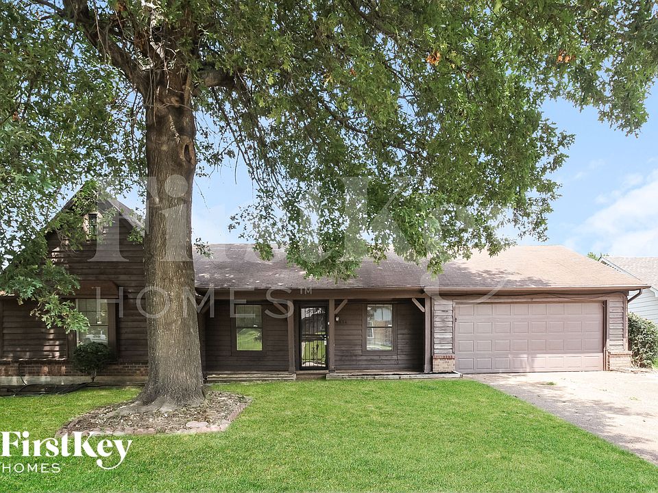 1st image of 4834 Walden Glen Dr