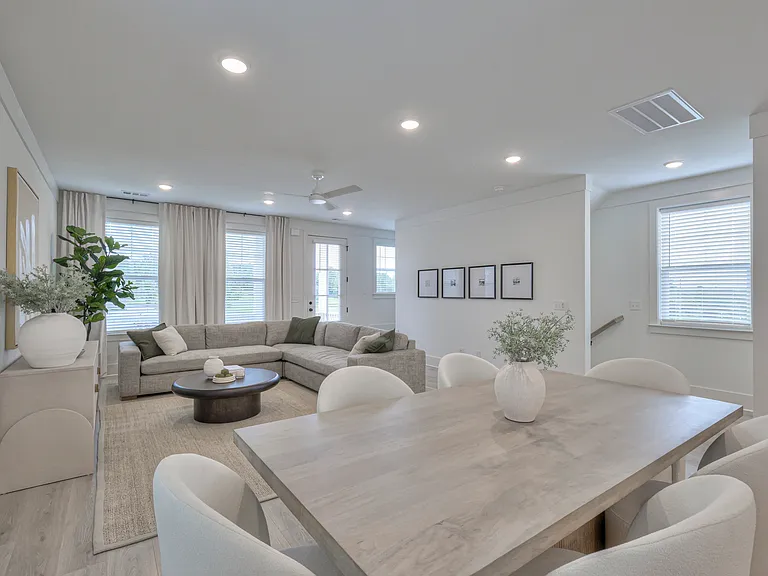 1589 Residences — Photo 49
