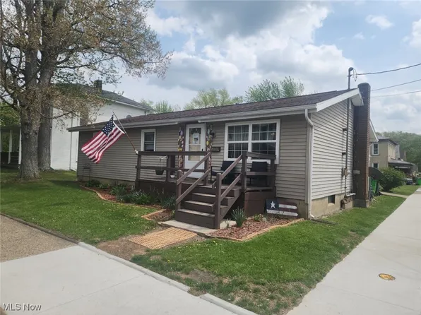 510 E 3rd St, Uhrichsville, OH 44683