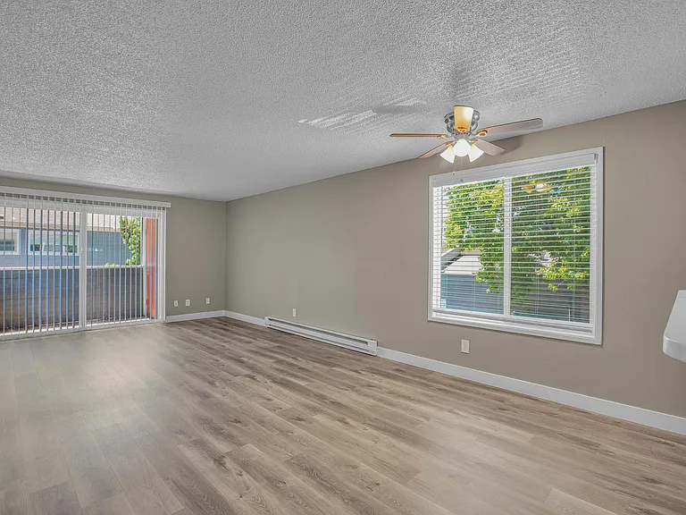 11900 SW Allen Blvd — Photo 4