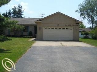 1959 Grace Ave, Rochester Hills, MI 48309