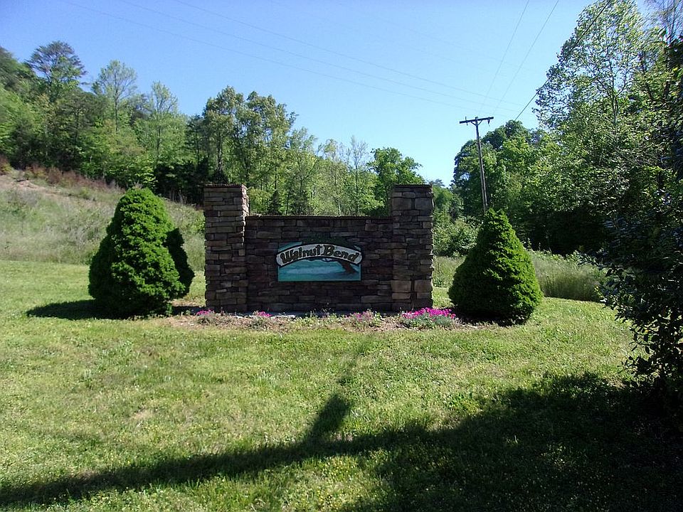 1st image of 5 Oaks Cir