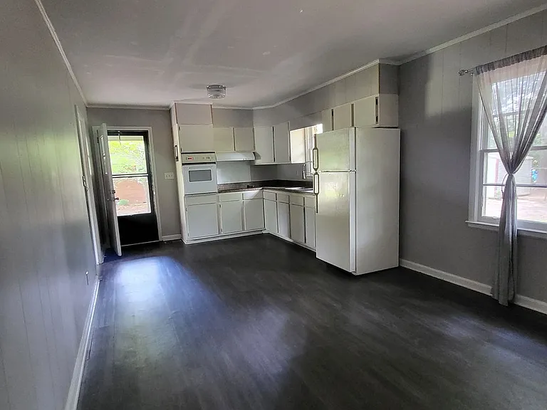 1203 Edgewood Dr — Photo 9