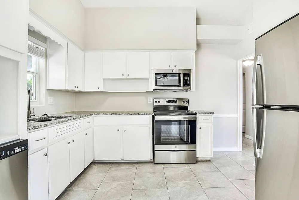 3 bed, 1.5 bath, 1550 sqft, $1,875 — Photo 3