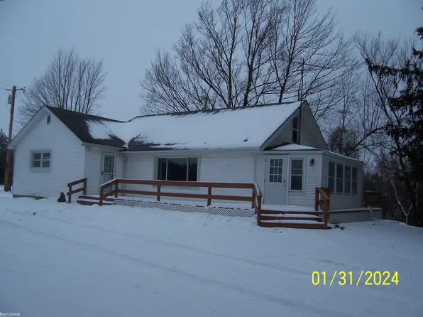 2783 Oneil Rd, Wales, MI 48027