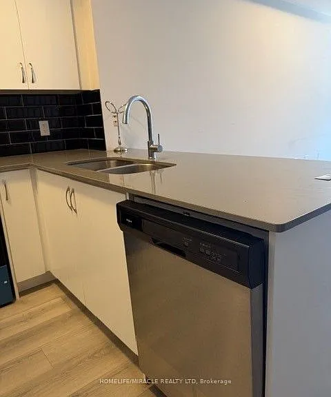 585 Colborne St #513 — Photo 18