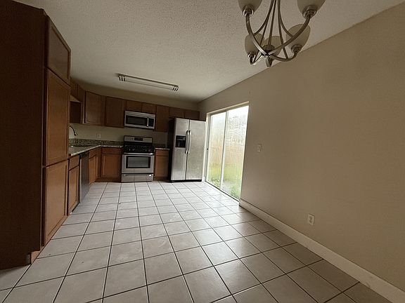 5th image of 135 Hartsdale Dr