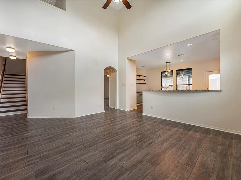106 Crown Point Ct — Photo 7