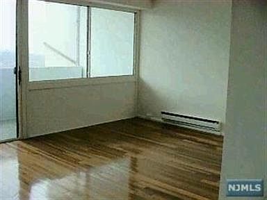 4th image of 1600 Center Ave APT 15B