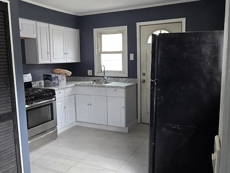 2568 Downing St — Photo 3