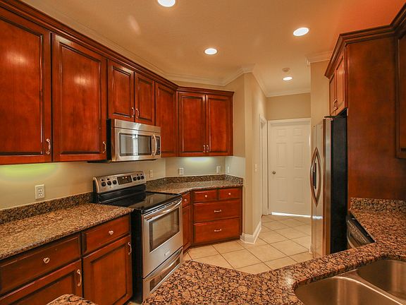 Granite and SS appliances