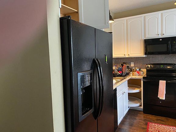 2nd image of 132 Queensberry Ct