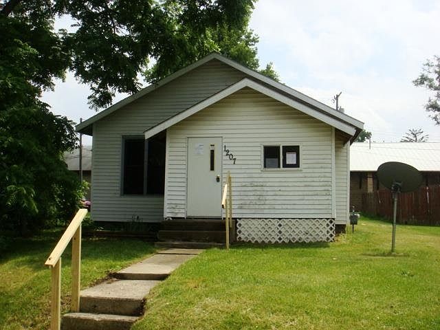 1st image of 1207 Chicago Ave