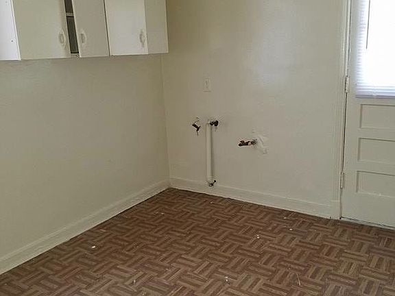 3rd image of 3608 N Lloyd Cir