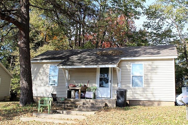 2nd image of 612 E Lincolnway Rd