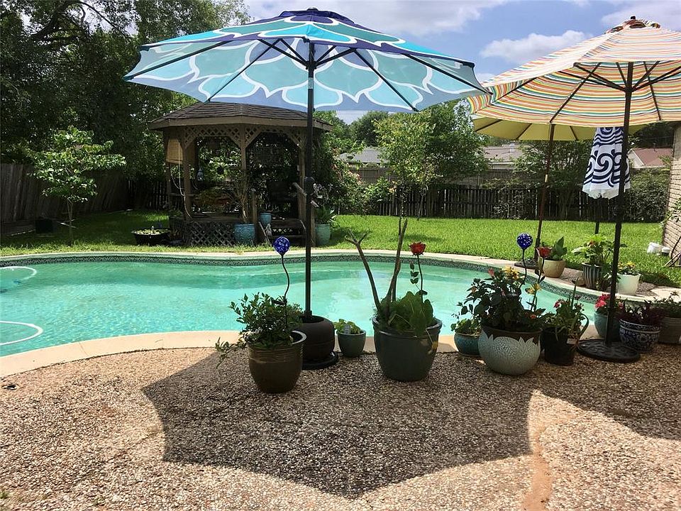1st image of 12135 Meadow Pines Dr