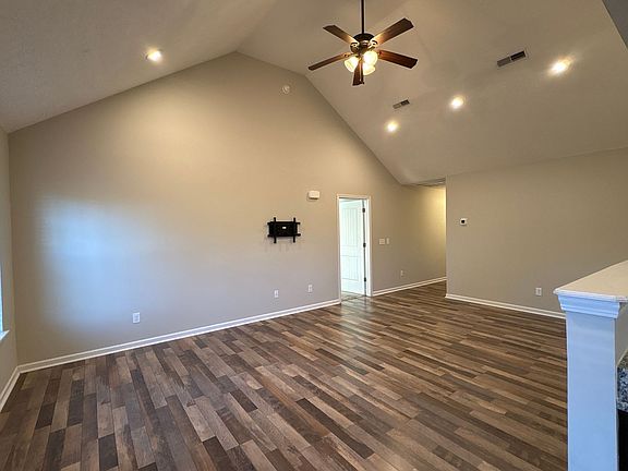 5th image of 105 Kingston Ct
