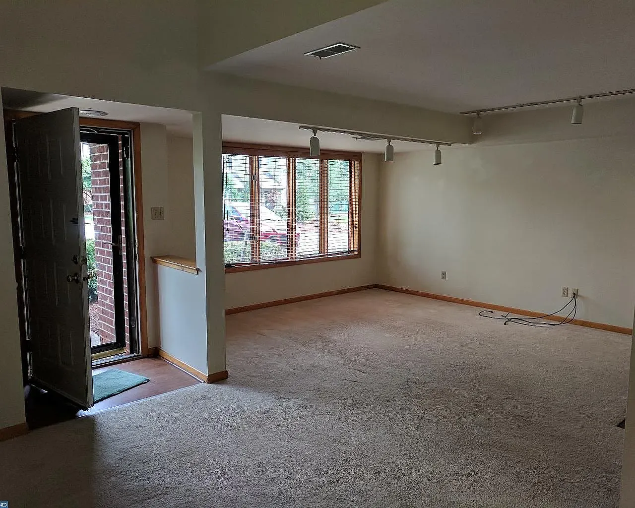3 bed, 1978 sqft, $3,750 — Photo 2