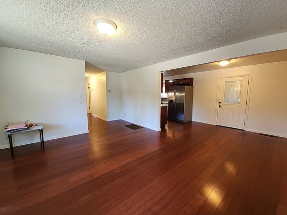 3rd image of 650 Lakeside Dr #1