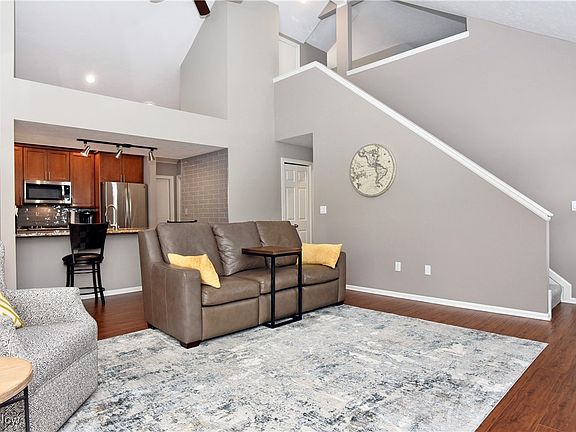 2nd image of 1375 Peppercorn Ln
