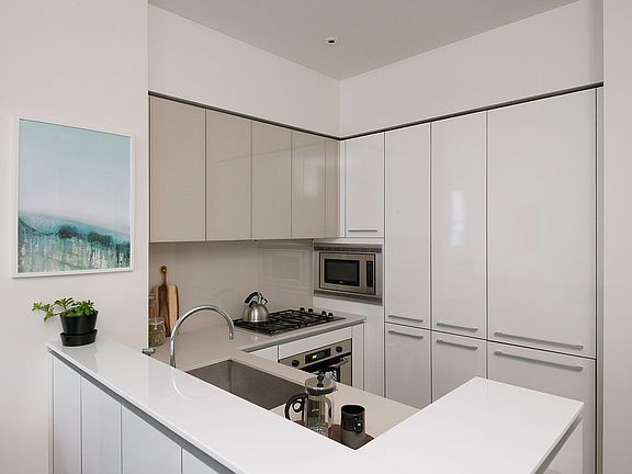 2nd image of 25 Broad St APT 3d