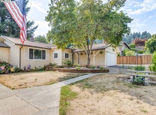 32952 NW Ridge Dr, Scappoose, OR 97056