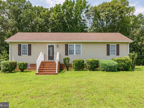 777 Lowe Dr, Hague, VA 22469