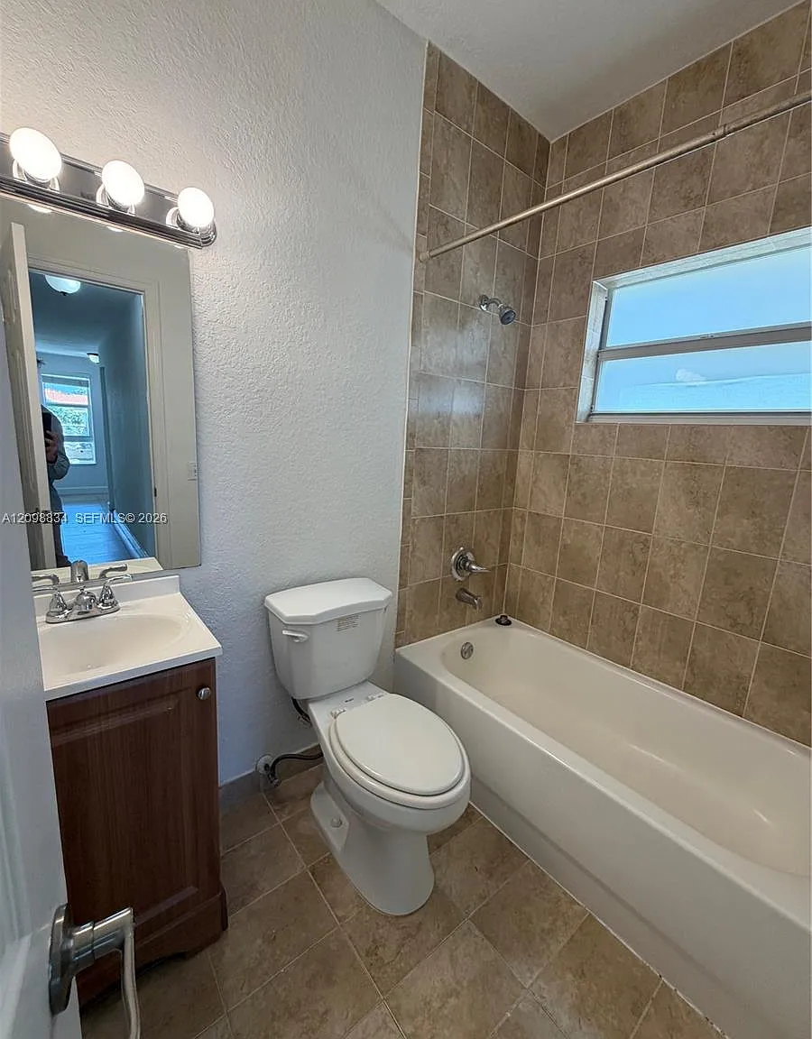 Coral Gables Douglas Sec — Photo 1