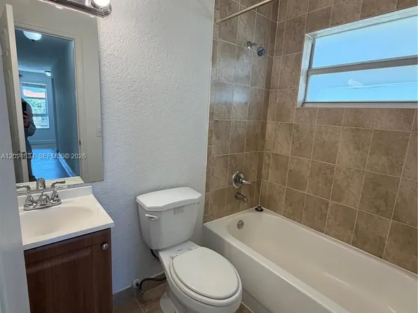11 Antilla Ave APT B, Coral Gables, FL 33134
