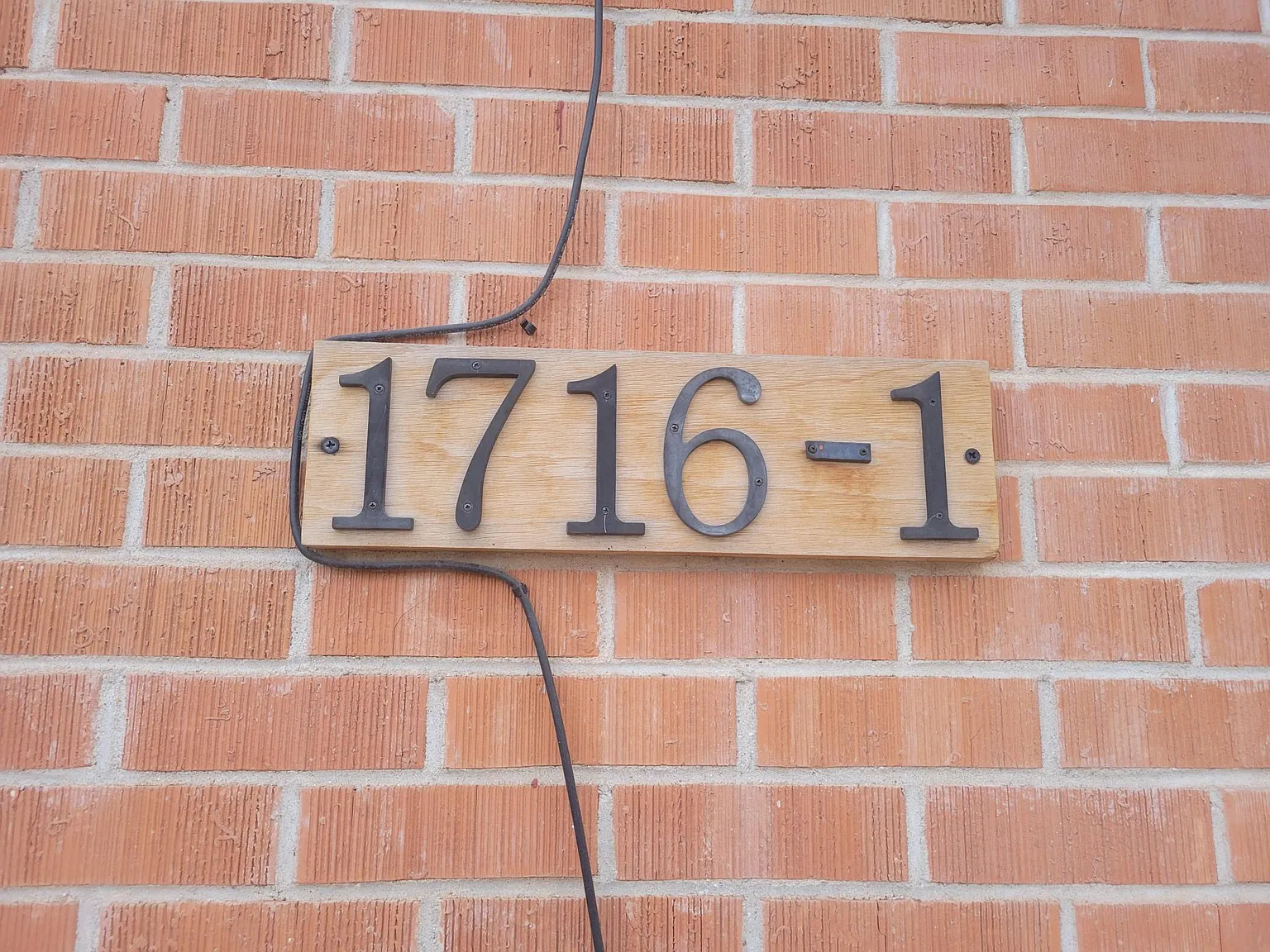 1716 E Glenn St — Photo 1