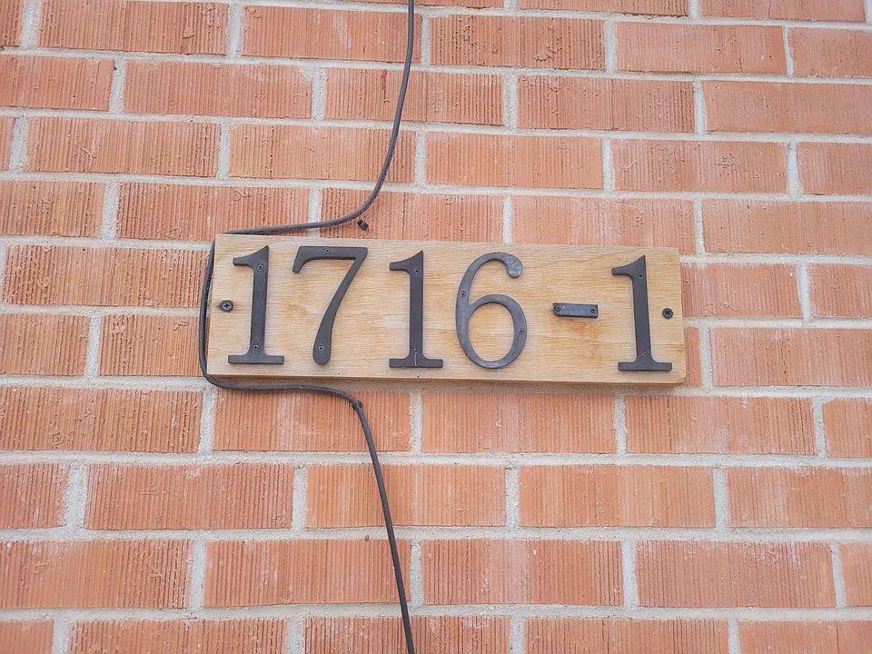 1716 E Glenn St #1