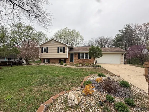 8 Klein Ct, Collinsville, IL 62234